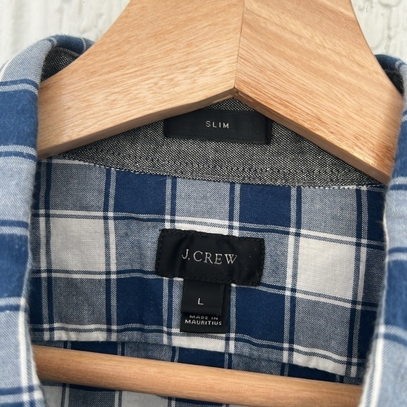 J. Crew Men’s Slim Fit Button Down Shirt - Size Large - Picture 4 of 6
